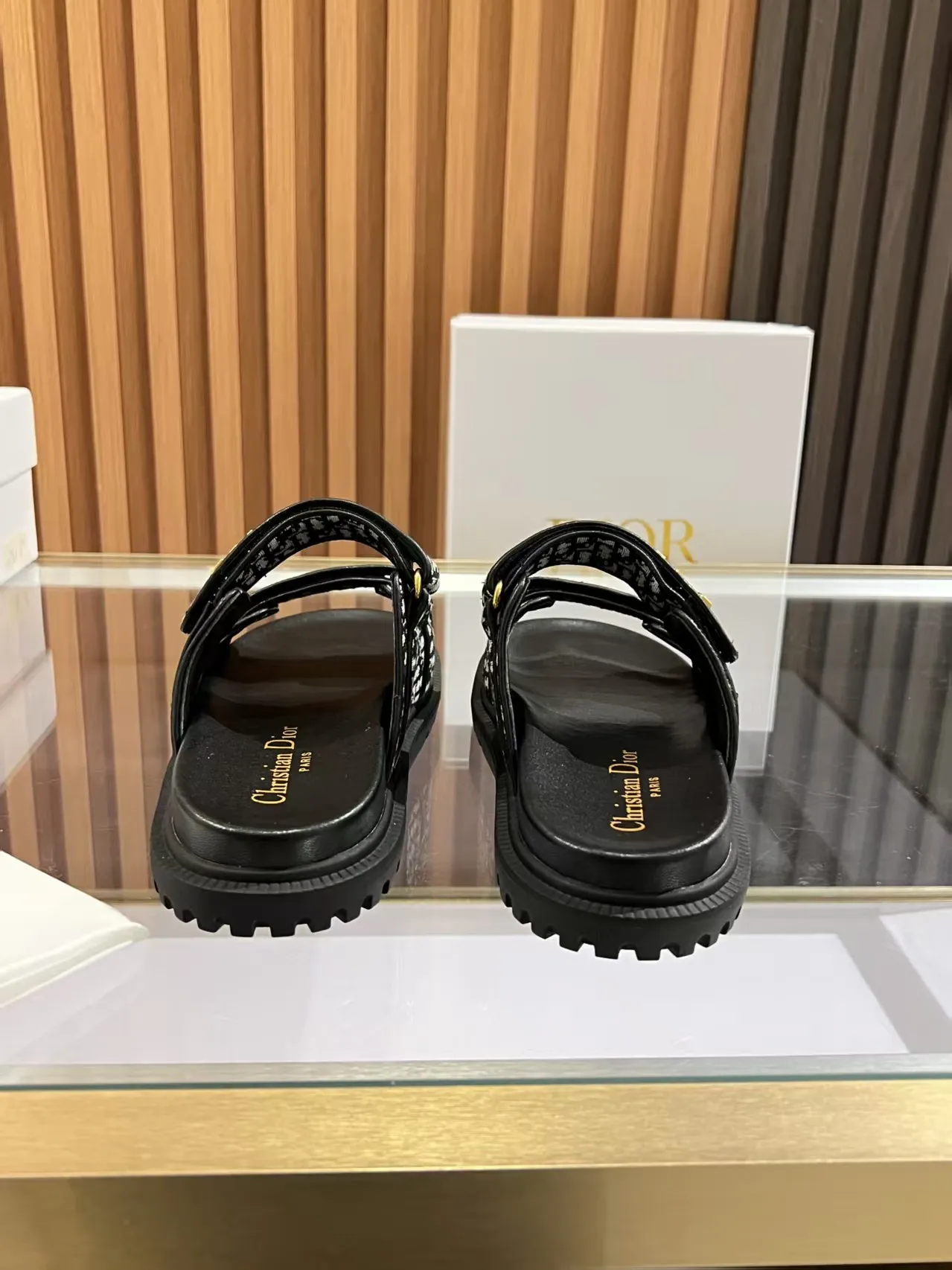 👟👟Ex-factory price 480👟👟 Dior classic popular sandals Step into the fashion territory of Dior slippers and encounter the ultimate fusion of elegance and comfort. The upper is engraved with the Christian Dior Paris logo using exquisite embroidery technology. The delicate stitching tells the brand's profound heritage and is fully recognizable.   Made of high-quality materials, it feels soft and fits your feet, as if it is a gentle care tailor-made for your feet. The sole is carefully designed and engraved with Christian Dior's lucky star symbol. It is not only a beautiful embellishment, but also provides reliable grip, making every step steady and secure.   It has a simple design and is easy to put on and take off. Whether it is a lazy weekend or a pleasant vacation, it can be easily adapted. Whether paired with casual shorts, casual jeans, or an elegant dress, Dior slippers can instantly enhance the overall style and show a casual fashion attitude.   Dior slippers, in the name of fashion, inject luxurious charm into your life and accompany you with every step you take with confidence and elegance. Material: Fine genuine cowhide upper, outsole, TPR, non-slip and wear-resistant, code number: 35-41 (42 customized)